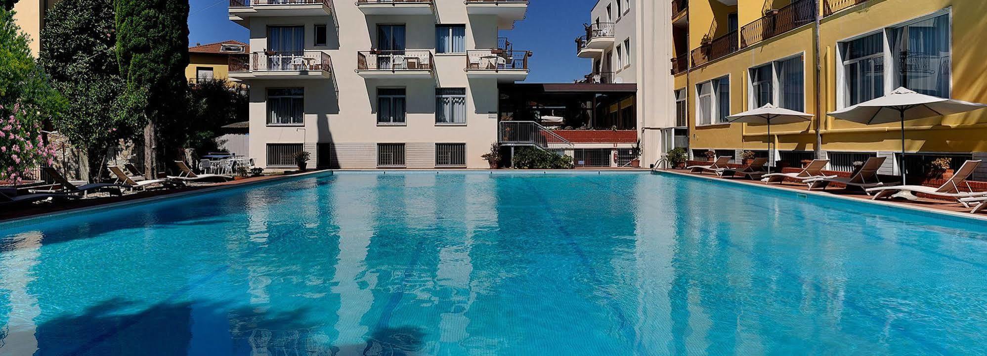 Hotel Helios Diano Marina Kültér fotó